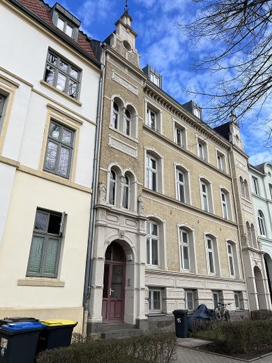Ansprechendes Mehrfamilienhaus – Giebelansicht