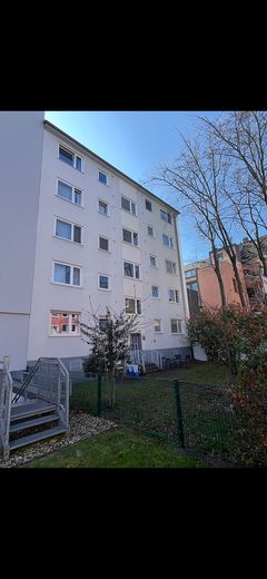 Vorderseite zur Strasse