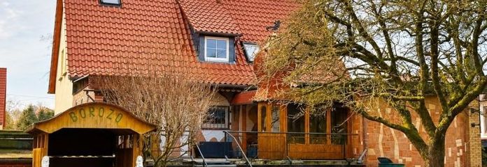 Maison individuelle avec 7 pièces, 2 salles de bains, sous-sol complet et installation photovoltaïque