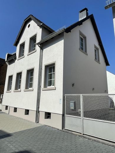 Prime Investment in Frankfurt – Fully Renovated Home with Stable Income – Foto 2