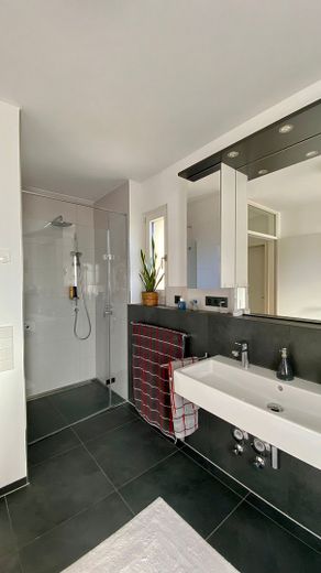 Bestens ausgestattete Maisonette-Wohnung (ca. 185 m², mit Einbauküche) in ruhiger Citylage von Bühl! – Duschbad / 1. OG