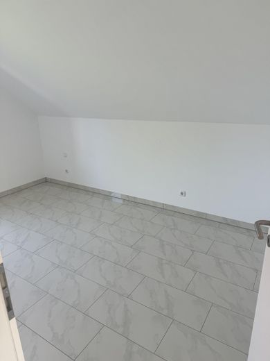 Wohlfühlpaket: Modernes, zentral gelegenes und ruhiges Einfamilienhaus! – Schlafzimmer Eltern