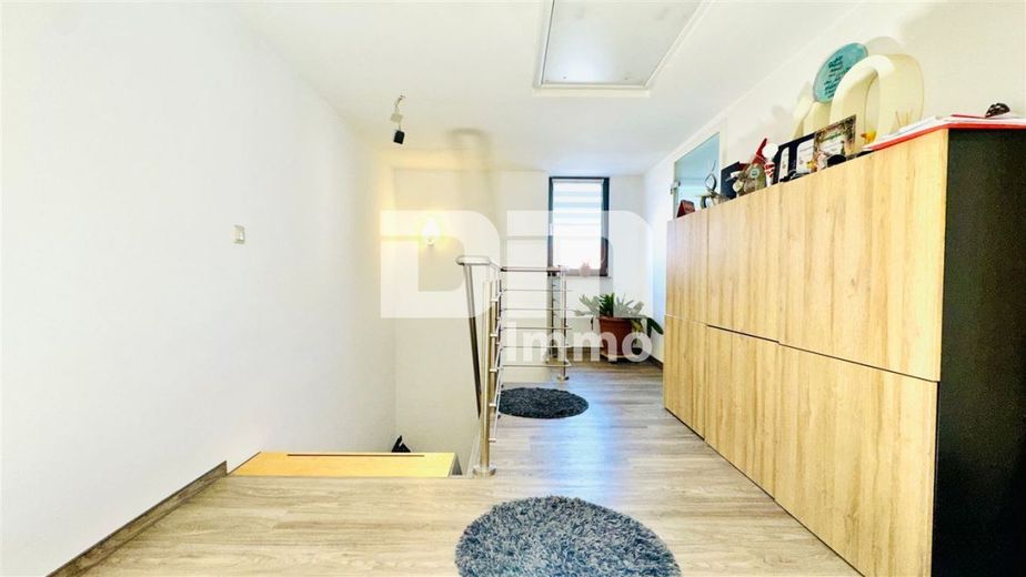 Schönes Wohnhaus mit Doppelgarage, Terrasse und Nebengelass in Traumlage – OG / DG Flur / Diele / Treppenaufgang