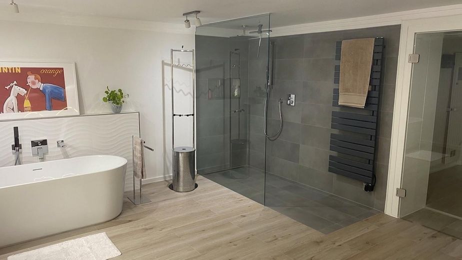 Luxuriöse Wohnoase am Weinberg: liebevoll saniert, privat verkauft. – Wellness Bereich mit Sauna