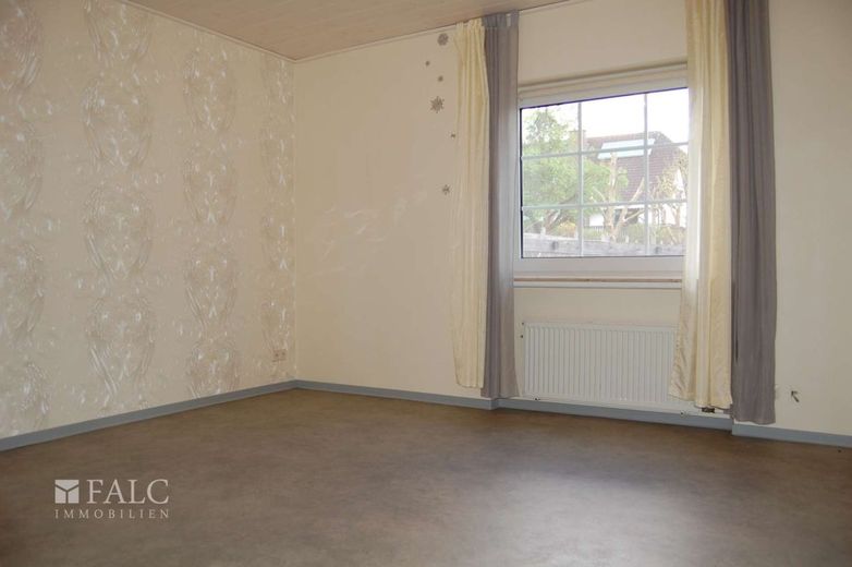 +++Großes Einfamilienhaus mit Option für Vermietung, Praxis- oder Büroräume und schönem Garten+++ – Büro_EG