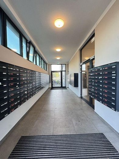Monolocale arredato in nuova costruzione vicino alla stazione S-Bahn Springpfuhl: disponibile subito – Hauseingang / Briefkästen
