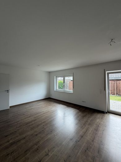 Doppelhaushälfte mit eigenem Garten, Terrasse & Carport in Weener – Foto 4