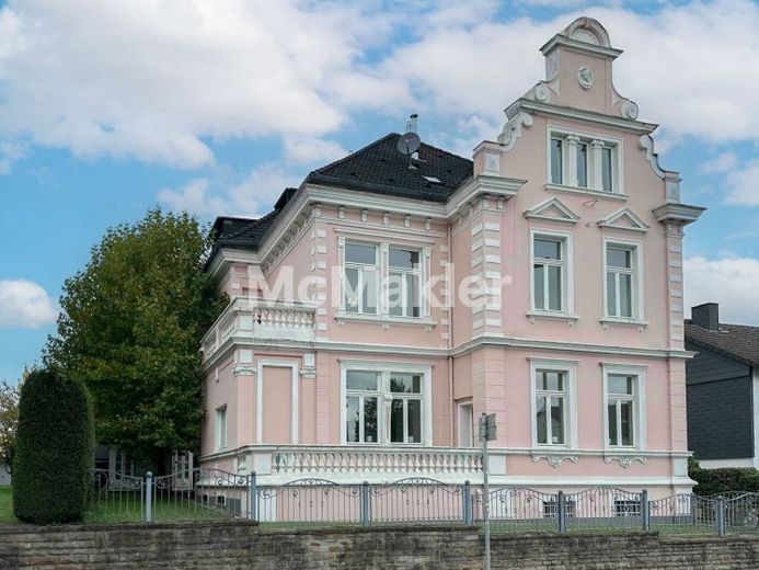 Stilvolle Villa in Mülheim an der Ruhr – Historischer Charme trifft modernen Wohnkomfort – Foto 1