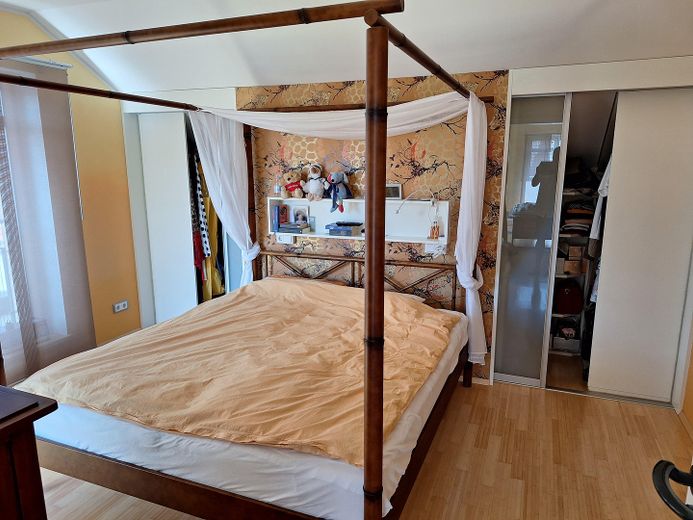 Schlafzimmer mit Einbauschrank