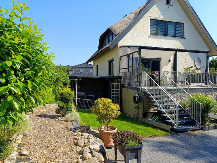 Insel Usedom EFH mit Gewerbe-Nebengebäude, wohnen wo andere Urlaub machen – Rückansicht