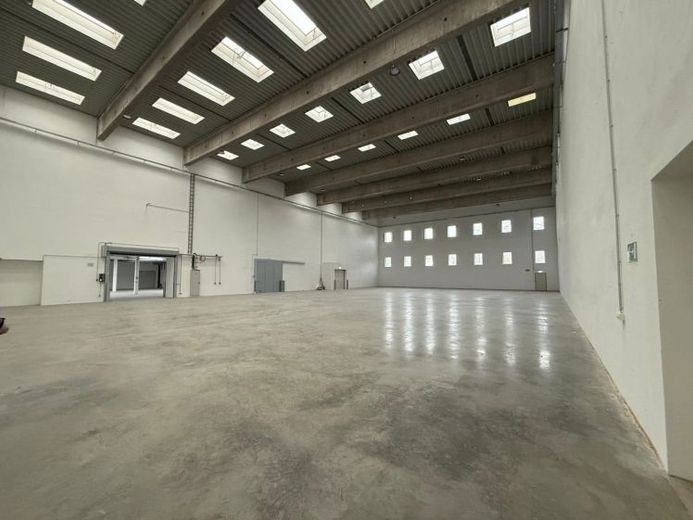Großzügige Lagerfläche mit Hochlager, mobile Laderampe - insgesamt ca. 1.978 m² in Schwarzenbach/Saale - LKW-Zufahrt auf dem Areal - verkehrsgünstige Lage – Foto 1