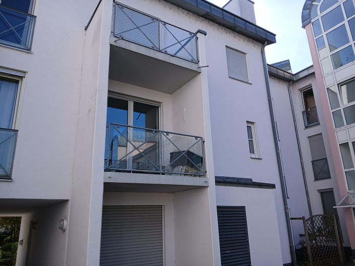Affascinante bilocale con balcone e posto auto in autorimessa interrata — Regensburg-Galgenberg – Aussensicht zum Westbalkon