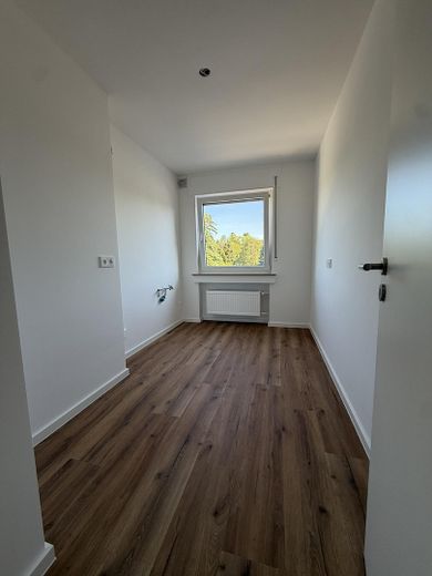 Köln Weiden’de kullanışlı yerleşim planına sahip modern 3 odalı daire – Fotoğraf 14