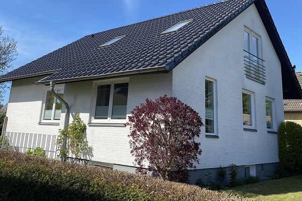 Casa unifamiliare indipendente con giardino e garage