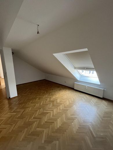 Luminoso e arioso appartamento mansardato di 2,5 locali con cucina abitabile nel Nordend-Ost – Schlafzimmer 2