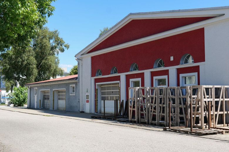 Großzügige Gewerbehalle für Lager, Produktion, Gewerbe – Ansicht West