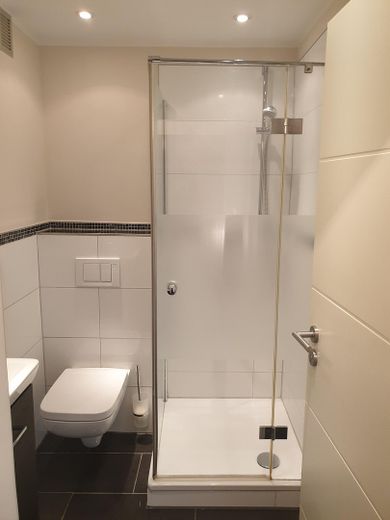 Charmantes 1-Zimmer-Apartment in zentraler Lage von Bad Vilbel – Duschbad