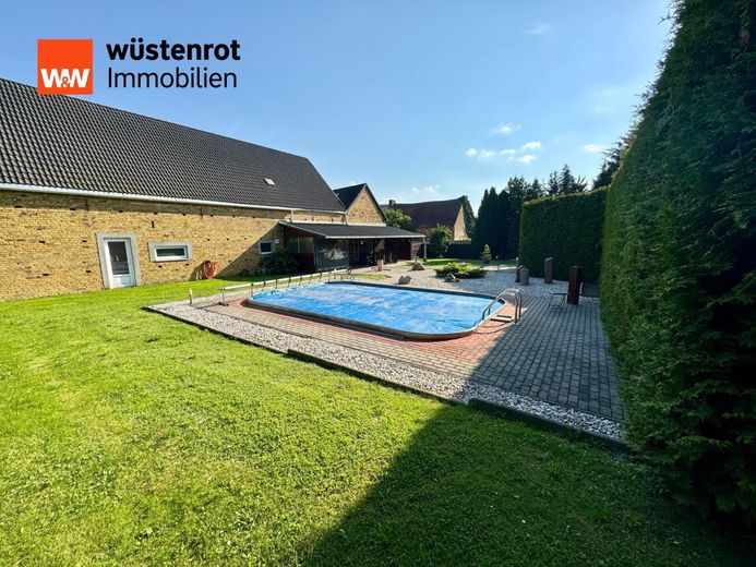 Wohnoase mit Einliegerwohnung und Pferdehof. Rentable Einnahmen von ca. 1000 EUR mtl. durch PV-Anlage! – Pool