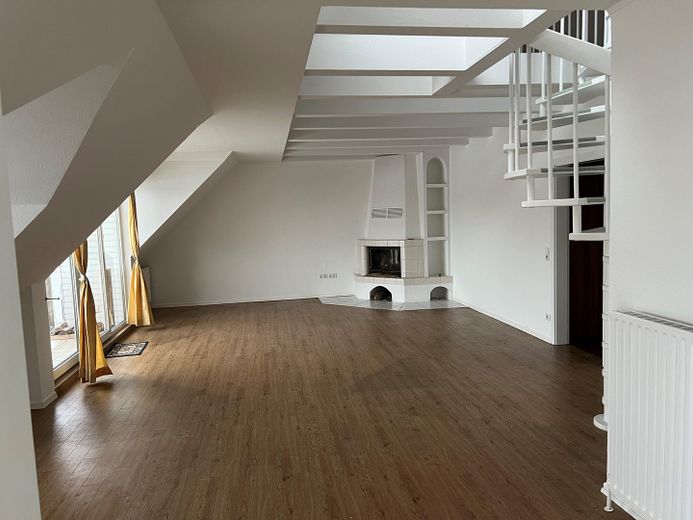 Wohnzimmer mit Kamin