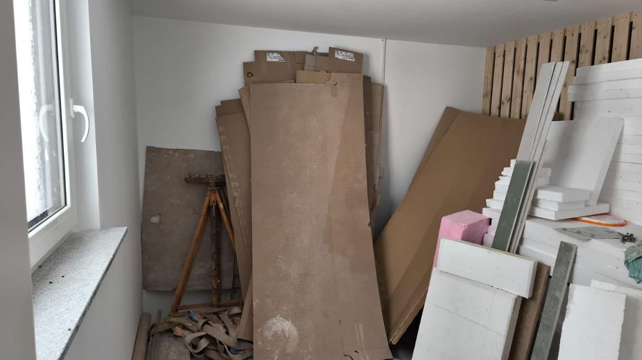 Neubau 2,5-Zimmer-Wohnung 2. OG in Herrenberg mit Küche, Garage, Wallbox, gehobene Ausstattung – Abstellraum abschließbar leer