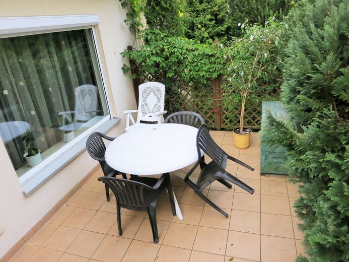 Schönes Haus im Grünen mit Garten & Garage in Berlin Kaulsdorf – Terasse 