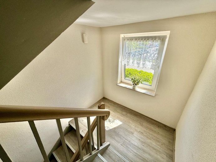 HORN IMMOBILIEN++ Neubrandenburg, 3-Raum Eigentumswohnung im beliebten Wohnviertel -vermietet- – Hausflur
