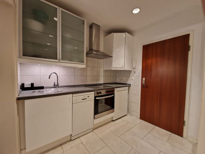 Liebevoll möblierte 2 Zimmer Wohnung mit Balkon ab sofort – Küche