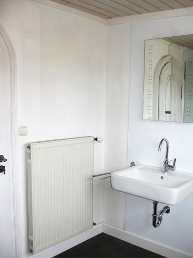 2.5-room top-floor apartment in Andechs – Duschbad 