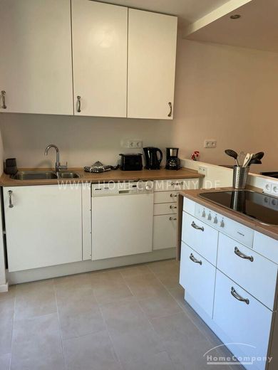 4,5-Zimmer-Wohnung mit Balkon in Oberföhring – 8fd4dbf58fdea9bbad5c1e8a9fd96b71b7d8d37e.jpg