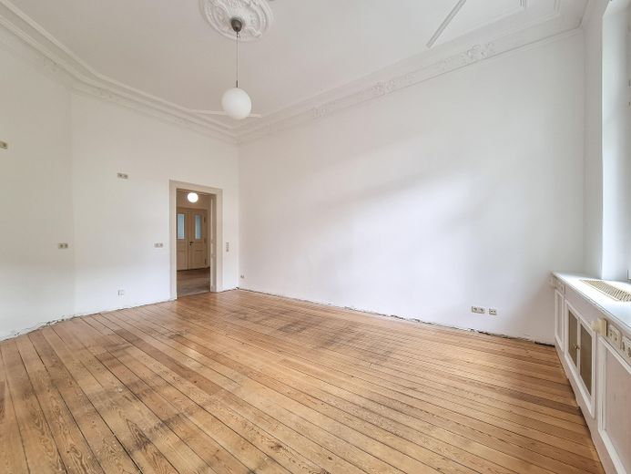 Exklusive Bürofläche in Herrschaftlicher Villa mit Stellplätzen im Hof und Alarmanlage – Foto 3