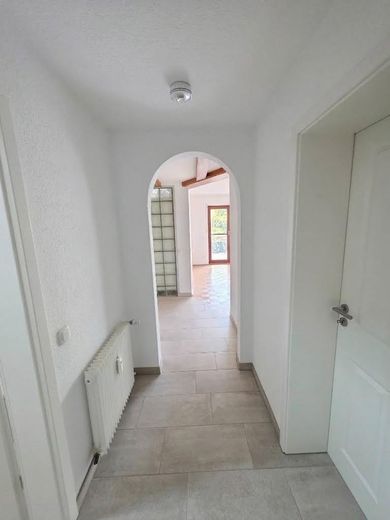 2,5 locali vicino al bosco e alla zona sud della Ruhr, terrazza di 14 m², bagno: vasca + doccia, parquet in legno massello – Eingangsflur