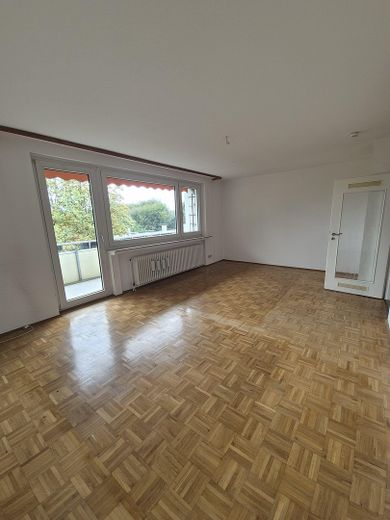 Sonnige Maisonettewohnung – Wohnzimmer re