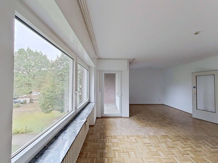 Luminoso bilocale ben distribuito con BALCONE e bagno con vasca a Bielefeld-Senne – Ansicht II: Wohn- und Esszimm…
