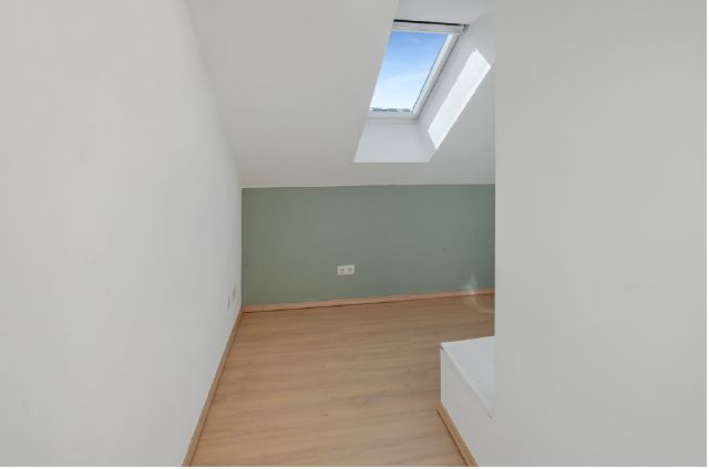 Verträumte Doppelhaushälfte als imposante Galeriewohnung – Büro