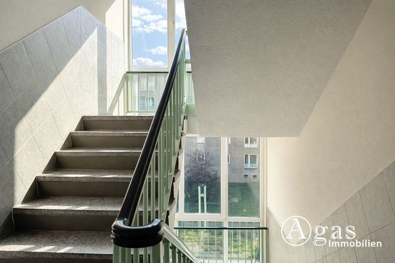 Berlin-Mitte! 3-Zimmer-Wohnung mit Balkon, derzeit vermietet – Hausflur