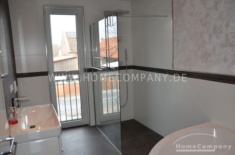 Schöne, geräumige 4 Zi.Whg., möbliert, mit Balkon. – 435d048b4f9b7ec10fa3e3be69e7badb912d521b.jpg