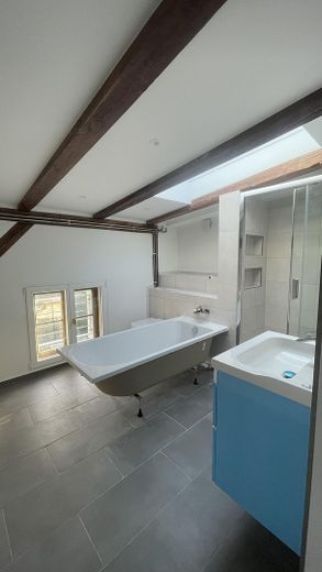 Großzügige Maisonette-Wohnung in historischem Haus (Erstbezug) – Duschbad