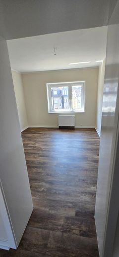 wunderschöne 3 Raum Wohnung mit Balkon und Gartennutzung frisch renoviert  Hobeisenstr – फोटो 3