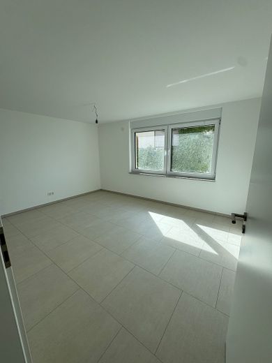 Erstbezug nach Kernsanierung: Großzügige 3-Zimmer-Wohnung mit sonnigem Balkon und Panoramablick – Schlafzimmer