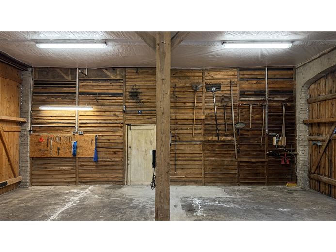 Zauberhaftes Reetdachhaus, große Scheune, großzügiges Grundstück, in der Ruhe des Naturparks – Scheune