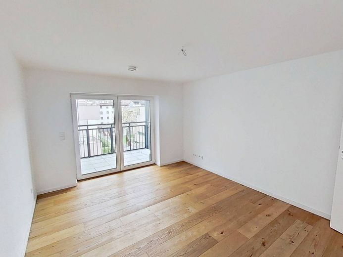 Moderno y espacioso piso de 3 habitaciones con BALCÓN y COCINA INTEGRADA en el oeste de Stuttgart – Ansicht I: Wohn- und Esszimmer