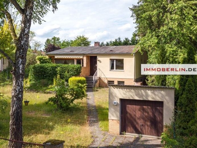 IMMOBERLIN.DE - Charming bungalow with potential in a premium location near Tegeler Fließ – Photo 1