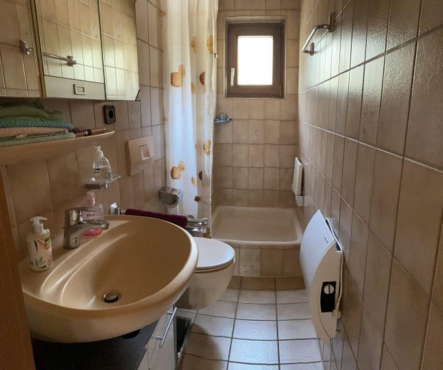 Familienfreundliche DHH mit großem Grundstück in Deizisau mit neuem iSFP – Dusche + WC im OG
