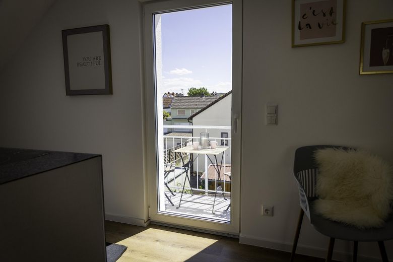 *Provisionsfrei**Neuwertig**Balkon**Klimaanlage**Dachgeschosswohnung 2. Obergeschoss Niederwerrn* – Balkon mit Weitblick