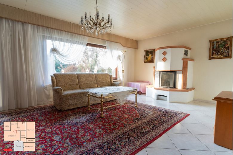 Ideales Haus für Familie mit 2–4 Kinder in sehr ruhiger Traumlage und viel Platz in Bühl-Weitenung – Wohnzimmer
