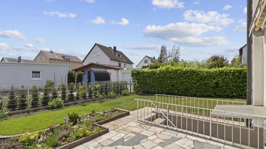 Ingolstadt-Nord’da bahçeli, tamamen yenilenmiş sıra evin köşe evi – Gartensicht Terrasse / Süden