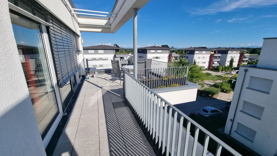 Markdorf’ta Alpler manzaralı, asansörlü ve küçük bir konut kompleksinde güneş alan 2,5 odalı çatı katı dairesi – Fotoğraf 27