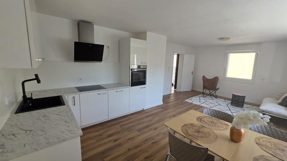 Einziehen & wohlfühlen: Modernisiertes Stadthaus mit Garage und Terrasse – provisionsfrei – Foto 6