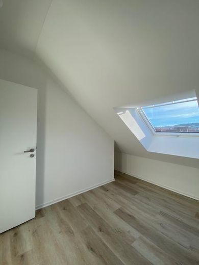 Hochwertige 85m² Maisonett- Wohnung, mit separaten Zugang, Erstbezug. – Büro/Kind