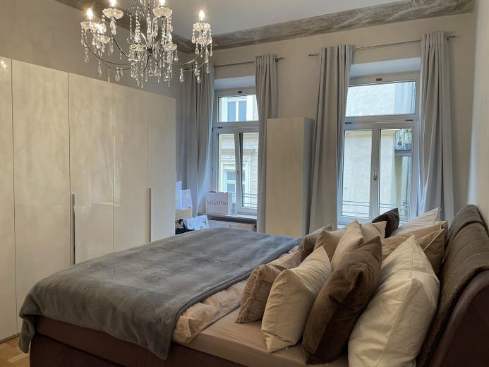2-ZKB Luxus Altbau Designerküche |Designerbad |teilw. Fußbodenheizung | Balkon | Lift | Stellplatz – Schlafzimmer